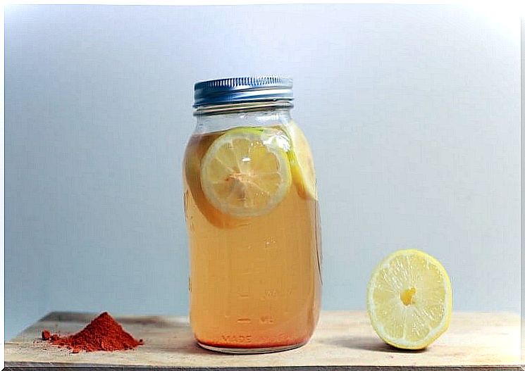 Lemon water - a home remedy for fighting fleas