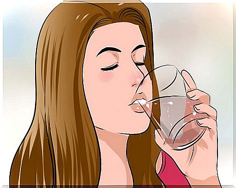 4 reasons why you should drink warm water