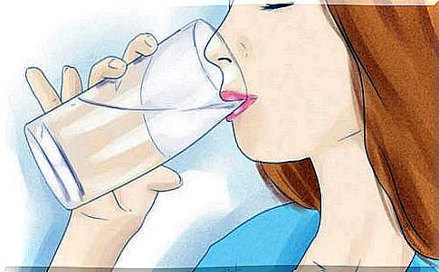 Drinking warm water is good for a woman