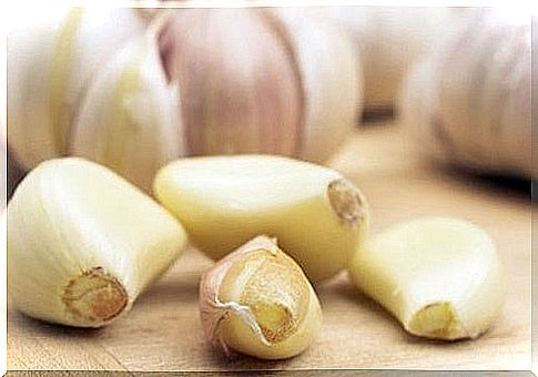 Garlic onion juice against dark spots on the skin