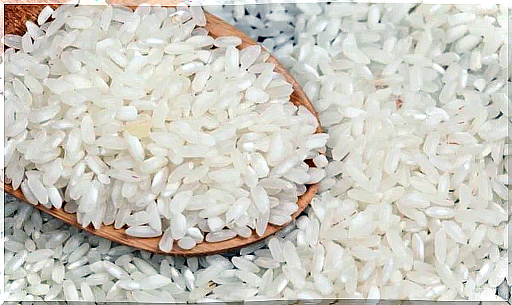 Food rich in carbohydrates: rice