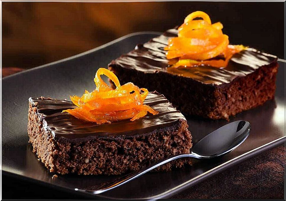 Bake delicious orange and chocolate cakes