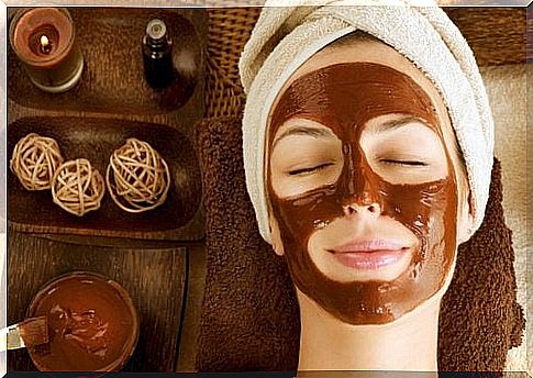 Exfoliating mask with coffee for tired skin