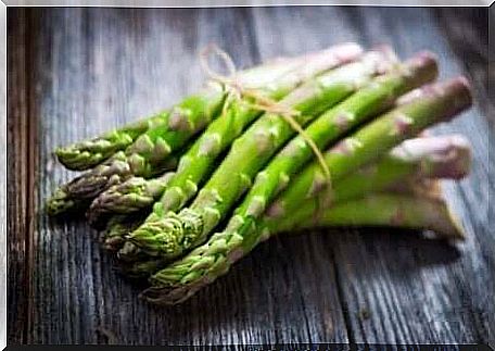 Green asparagus is healthy and can be used in many ways