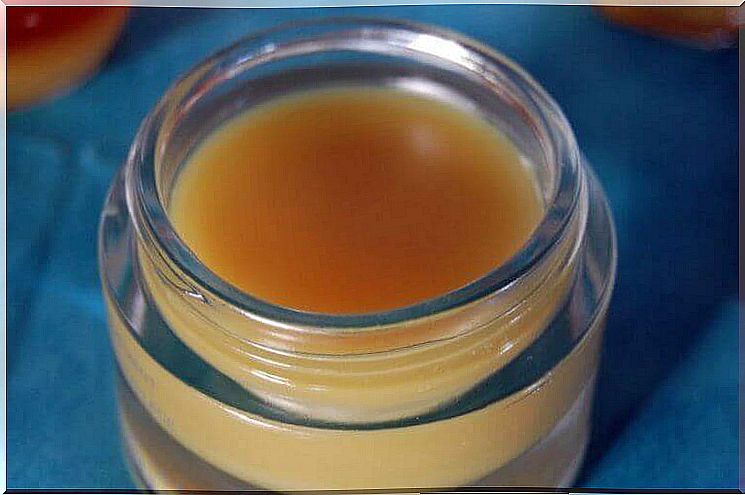 Homemade makeup remover: beeswax