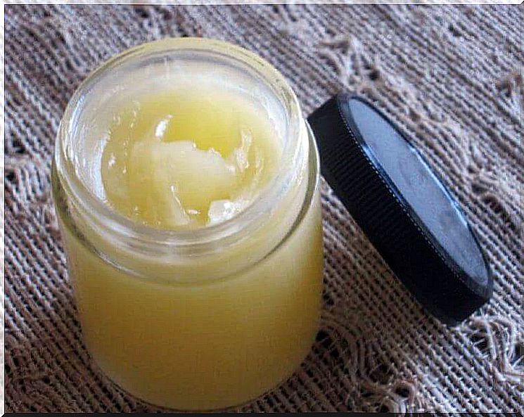 Homemade makeup remover: Vaseline