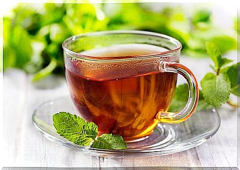 Mint tea: for headache and stomach ache