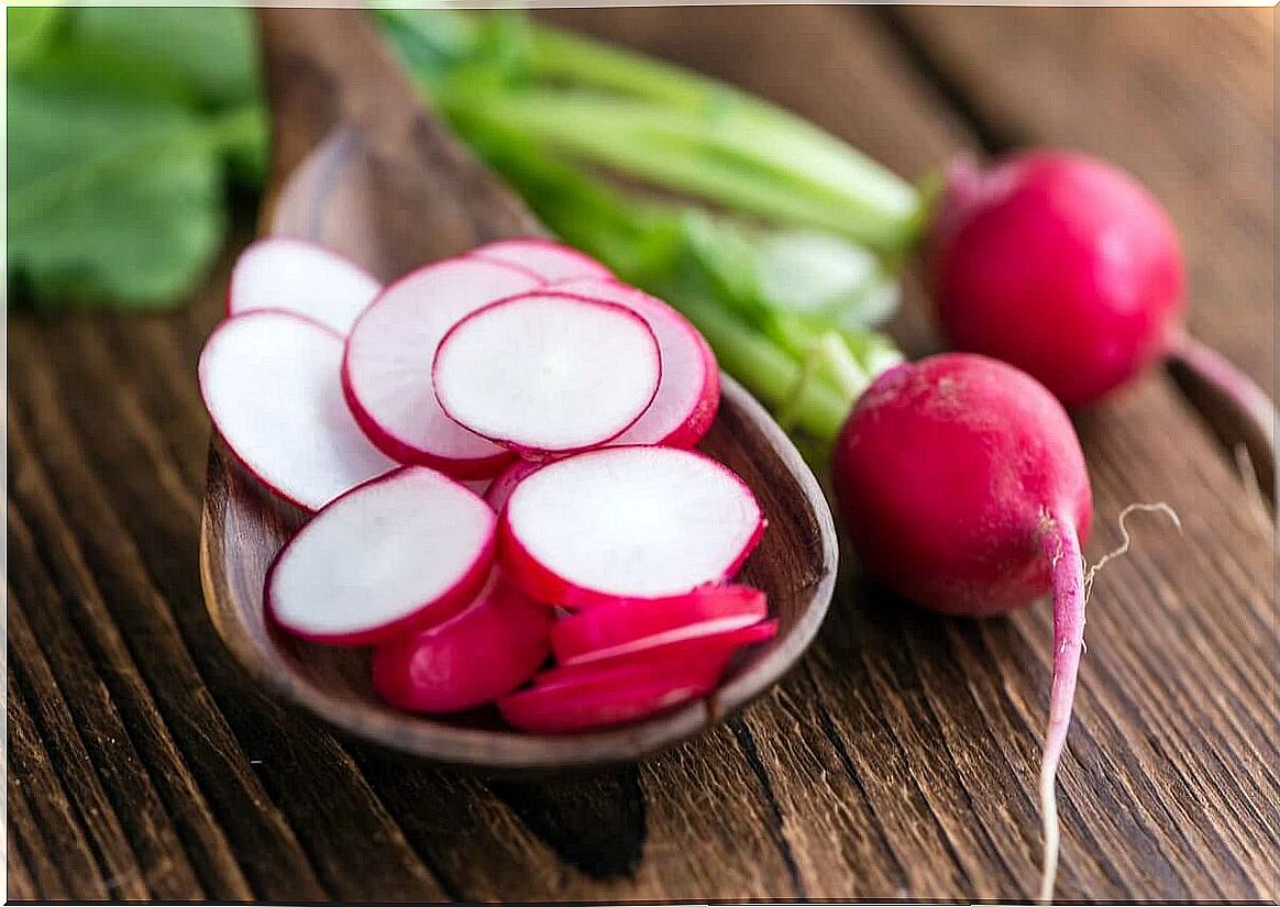 Radish slices Radish leaves