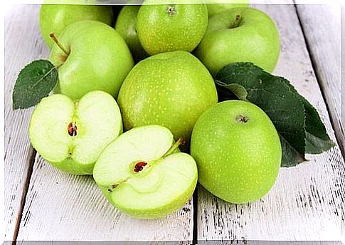 Apple for a green smoothie