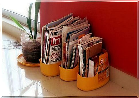 Recycle plastic bottles and turn them into a magazine rack