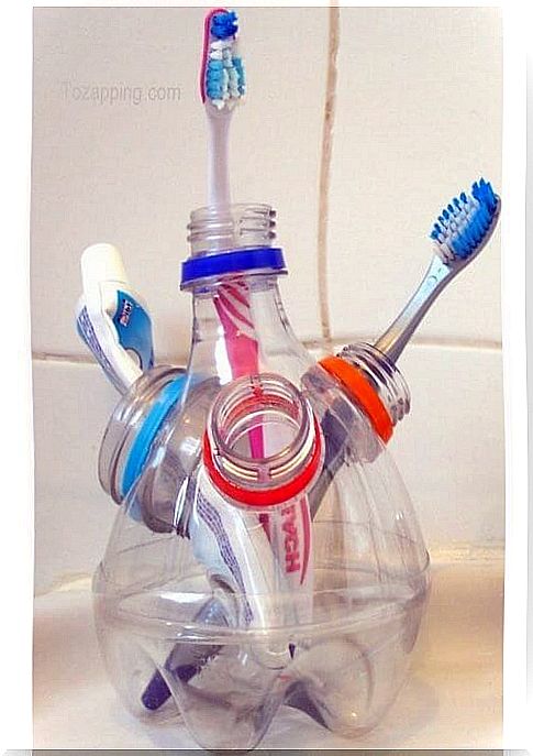 Recycle plastic bottles and turn them into a toothbrush holder