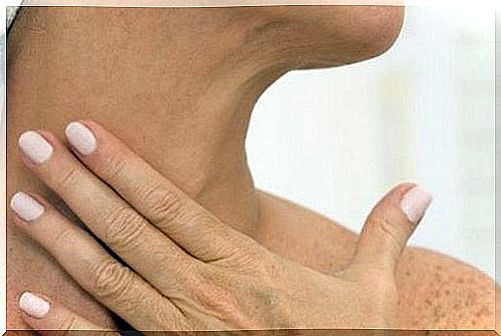 Horizontal lines are one of the symptoms of aging on the neck