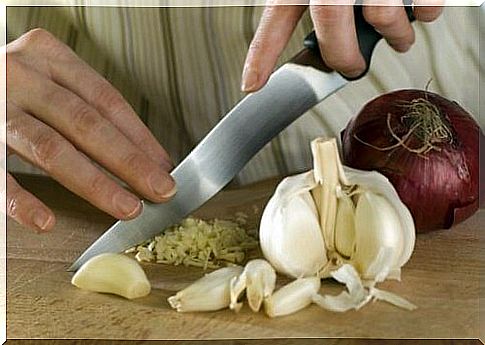 Peel the garlic