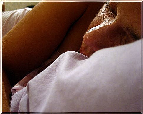 Woman-sleeps-on-side