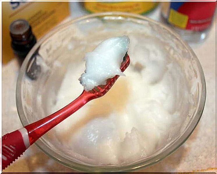 Baking soda for teeth whitening