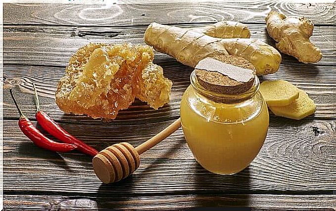 The 5 best homemade expectorants: syrup with honey and cayenne pepper