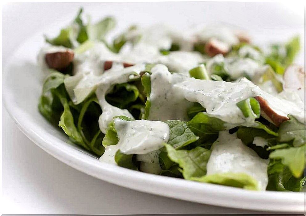 Salad with yogurt and basil dressing