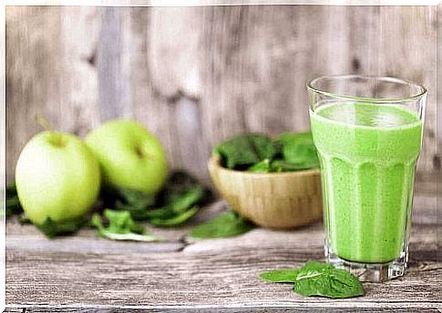 Smoothies to strengthen hair with spinach