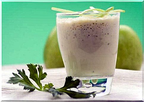 Smoothies to strengthen hair with alfalfa